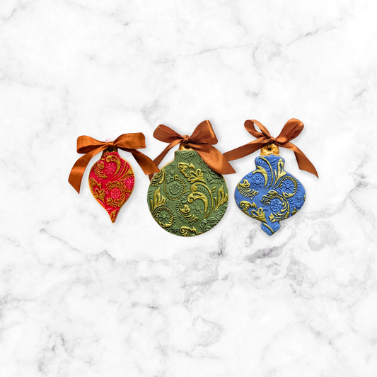 3x CHRISTMAS BAUBLES